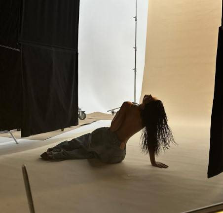 Kylie Jenner 'kirli' çekimlerin kamera arkasını paylaştı - Resim: 4